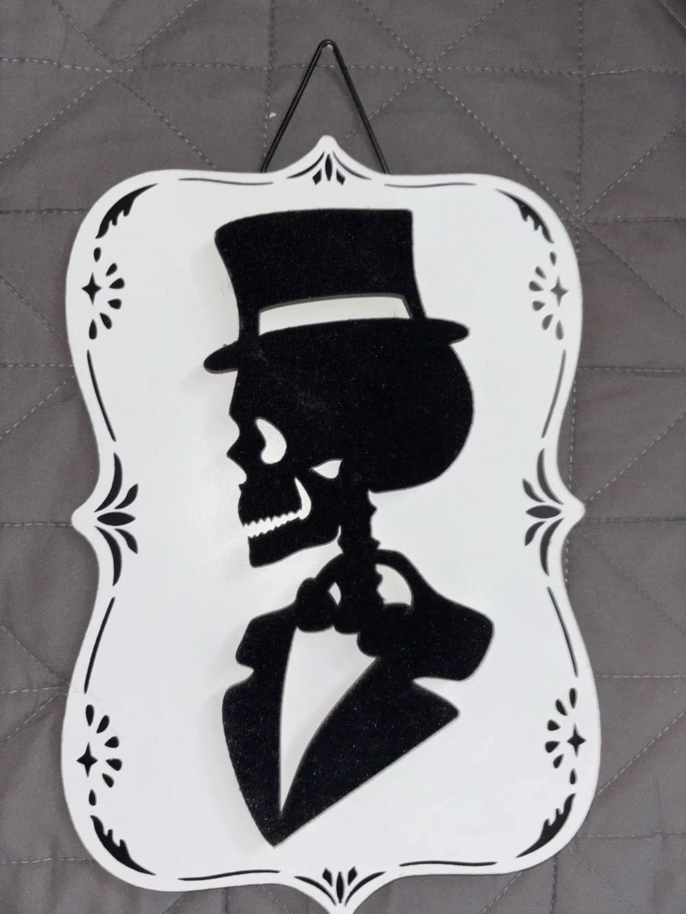 Victorian style skull velvet pictures (NWT)